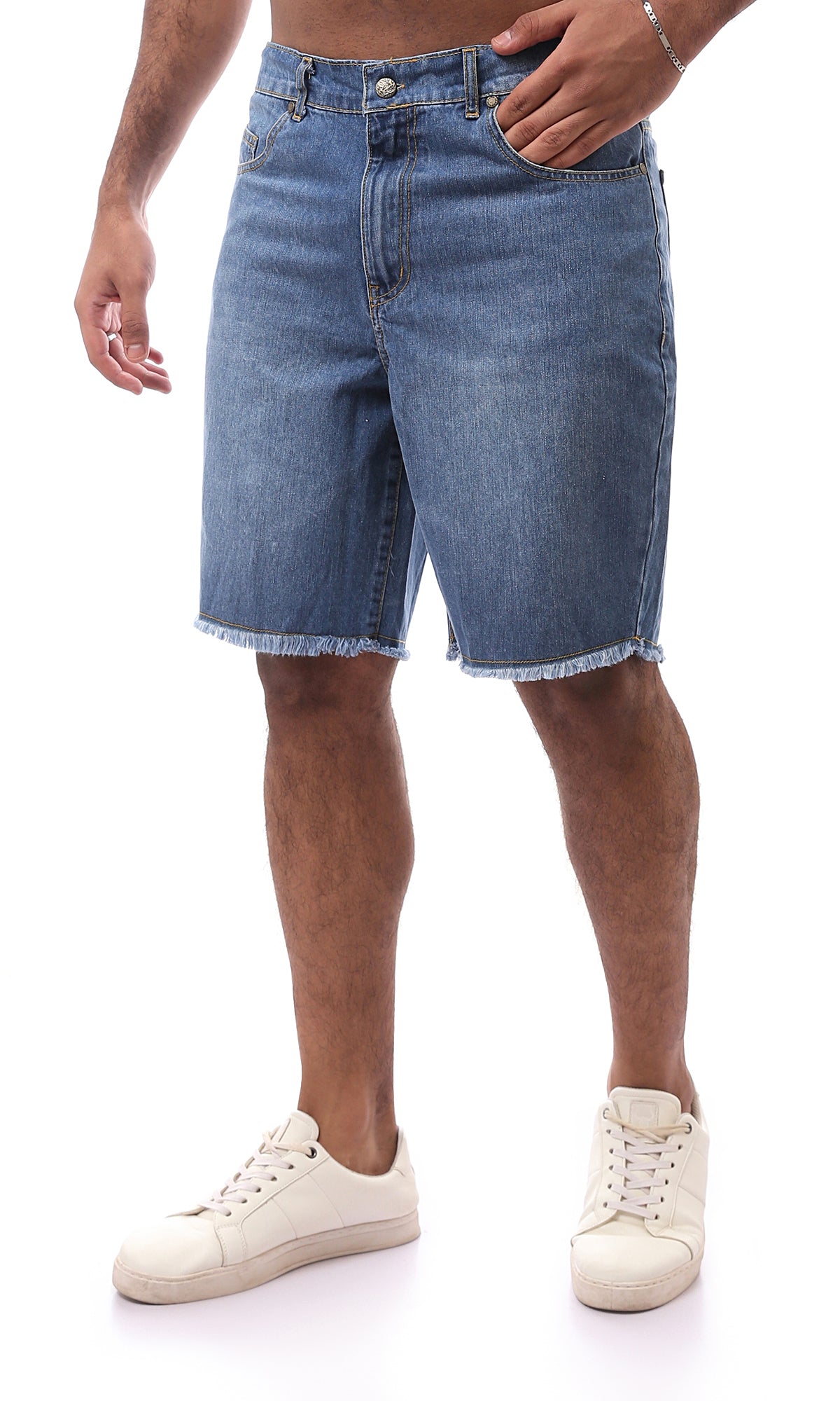 O165563 Men Shorts