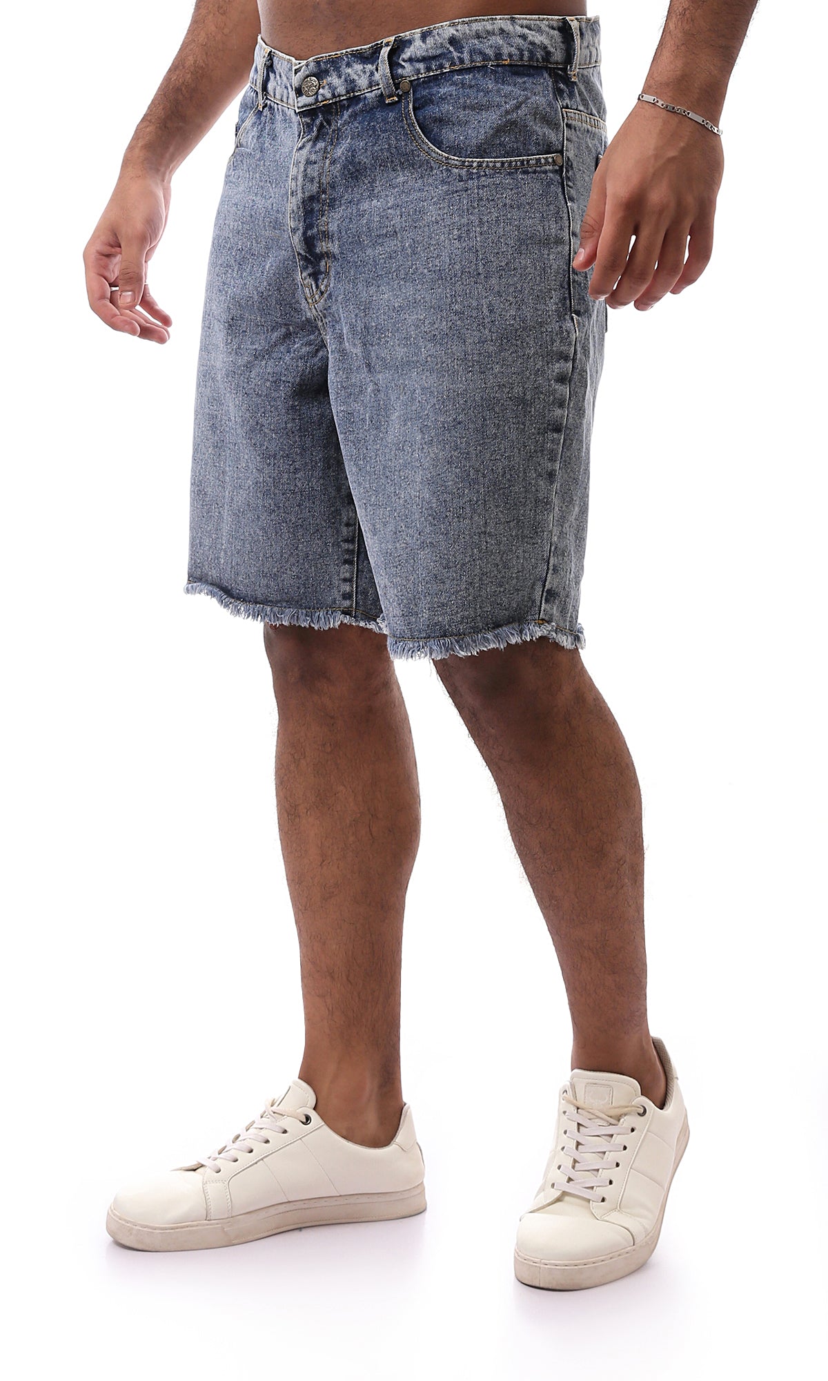 O165564 Men Shorts