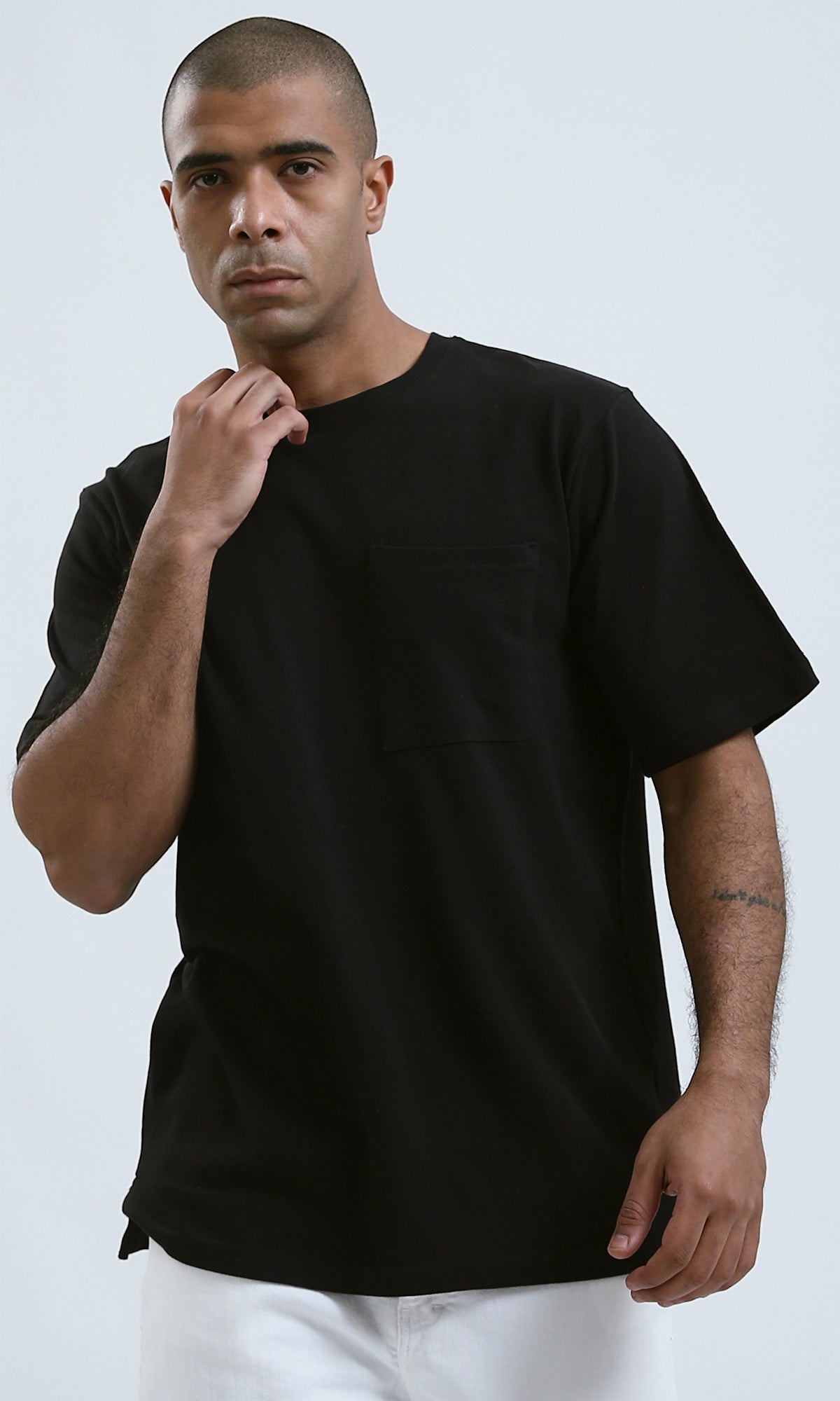 O191373 - Relaxed Fit Elbow Sleeves Black Casual Tee With Pocket