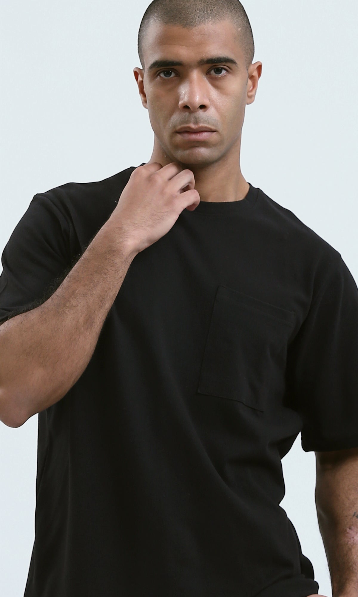O191373 - Relaxed Fit Elbow Sleeves Black Casual Tee With Pocket