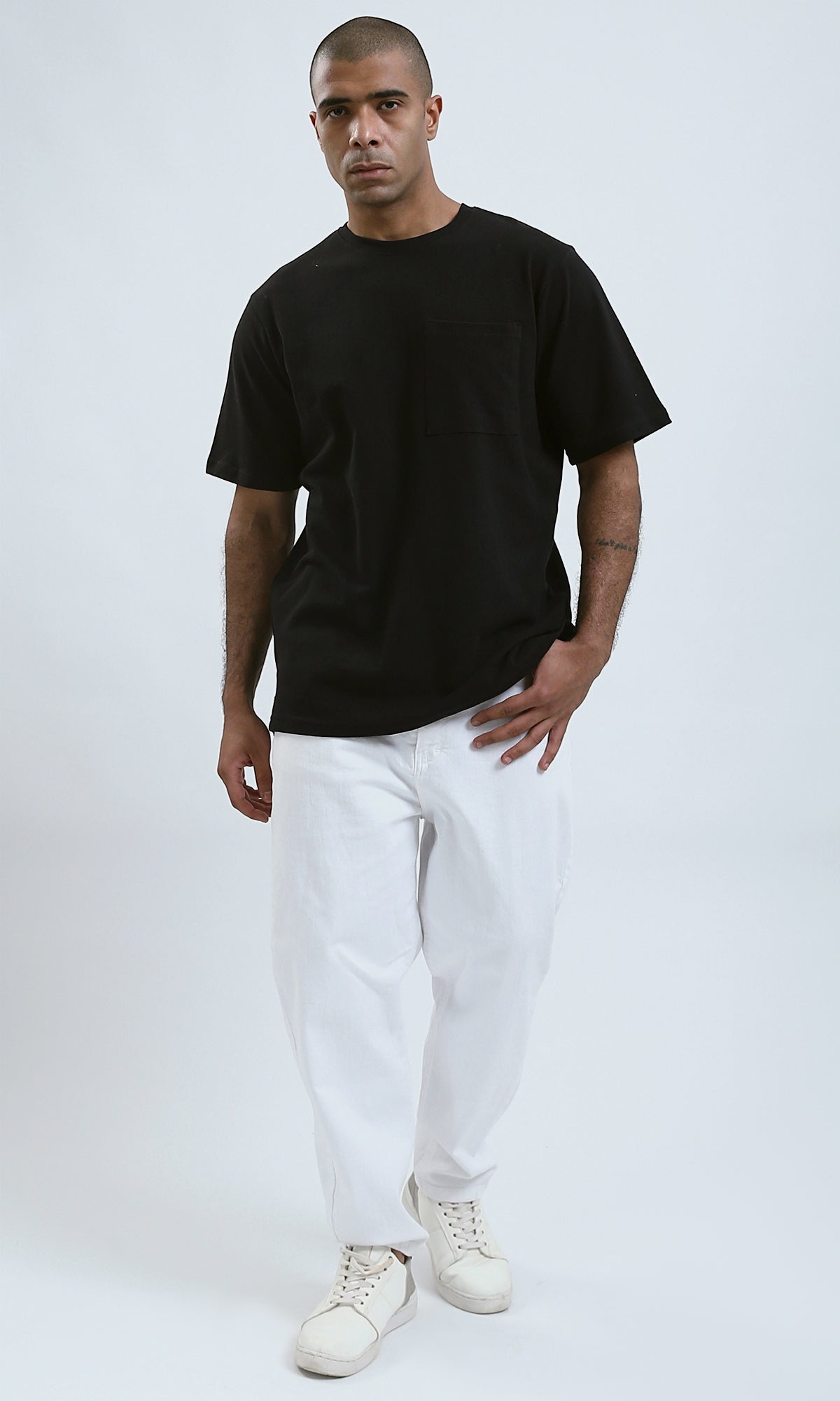 O191373 - Relaxed Fit Elbow Sleeves Black Casual Tee With Pocket