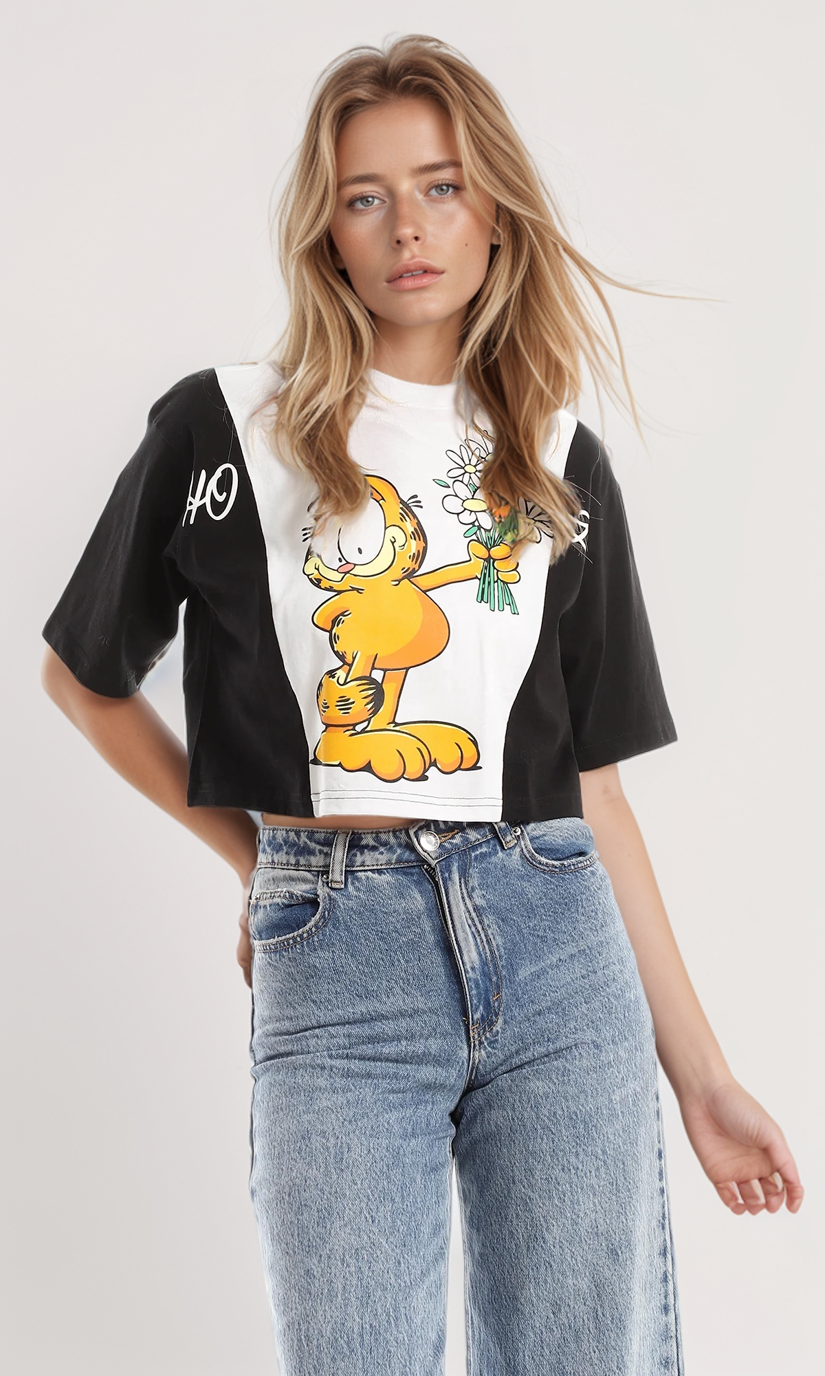 97847 Bi-Tone Summer Garfield Cat Cropped Tee - Black & White