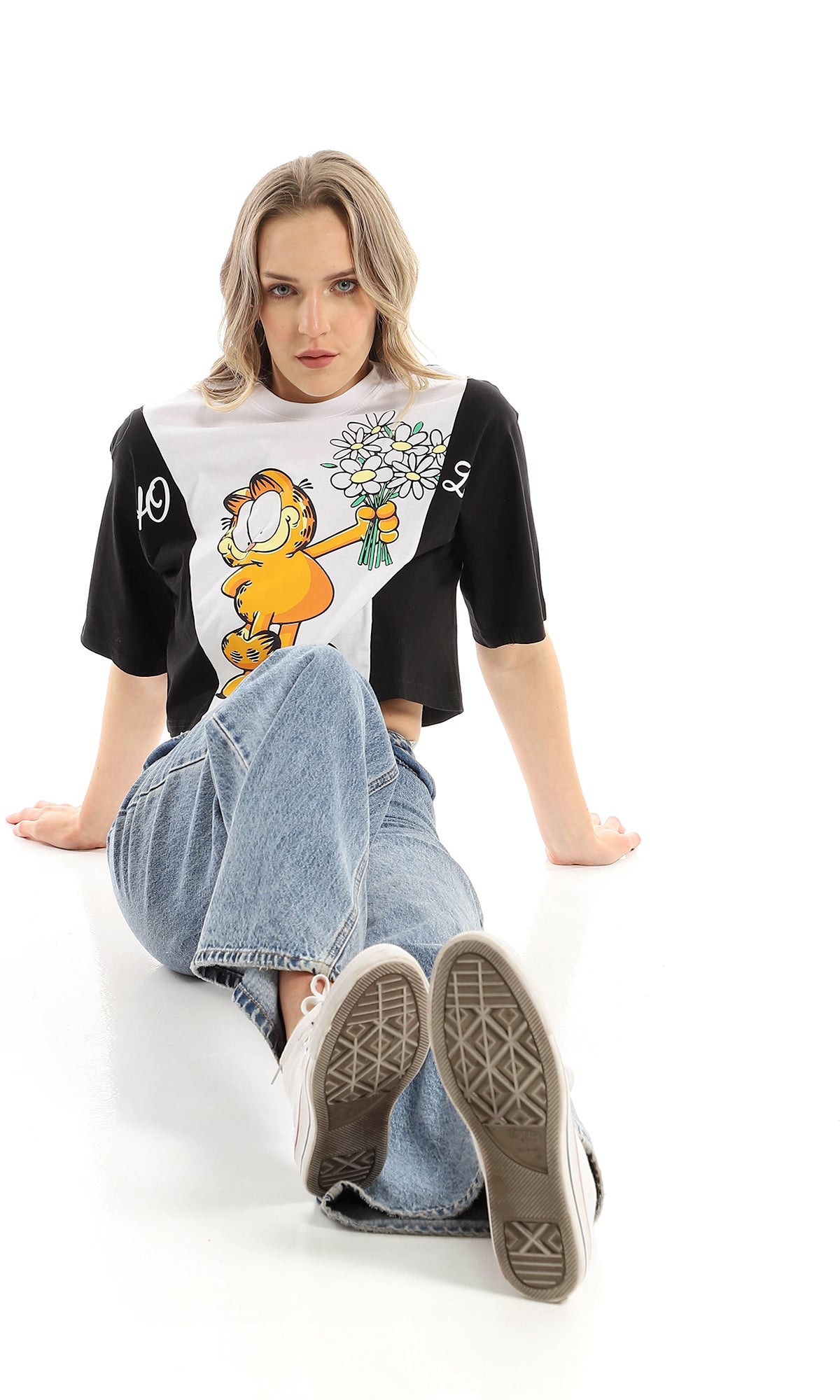 97847 Bi-Tone Summer Garfield Cat Cropped Tee - Black & White