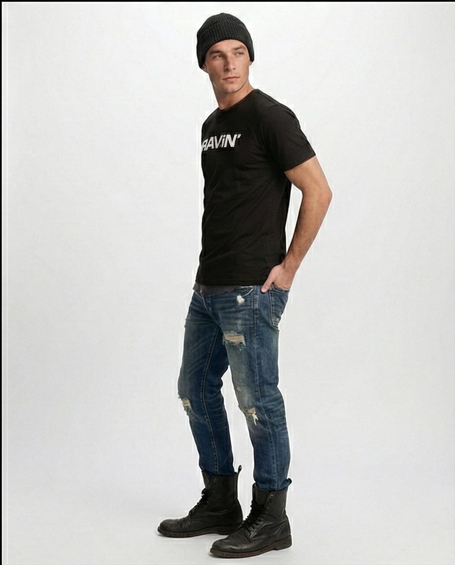 تي شيرت رجالي أسود بشعار جرافيك من ريفين