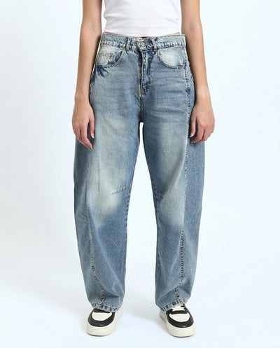 Barrel-Leg Curved Seam Denim Jeans In Vintage Light Wash