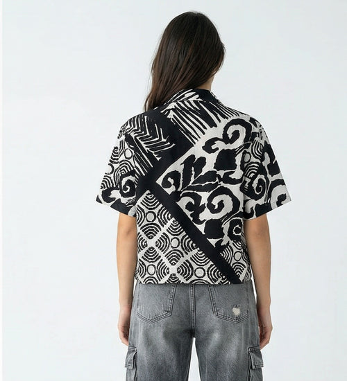 Women's Monochrome Abstract Print Short Sleeve Shirt - R217029