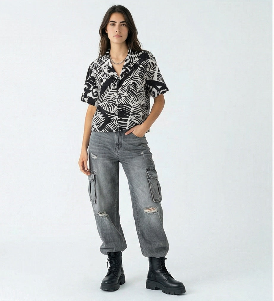 Women's Monochrome Abstract Print Short Sleeve Shirt - R217029