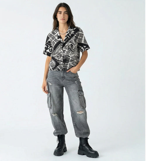 Women's Monochrome Abstract Print Short Sleeve Shirt - R217029