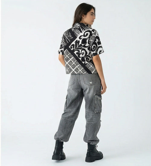 Women's Monochrome Abstract Print Short Sleeve Shirt - R217029