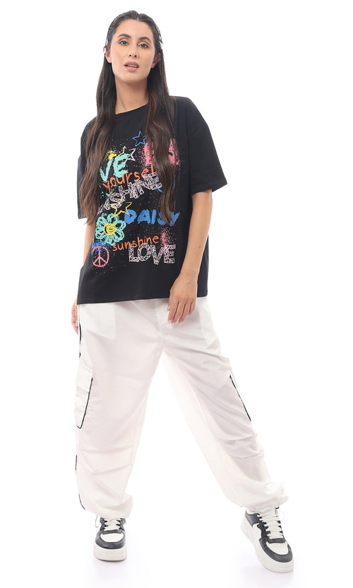 تيشيرت أسود مطبوع برقبة دائرية سهل الارتداء