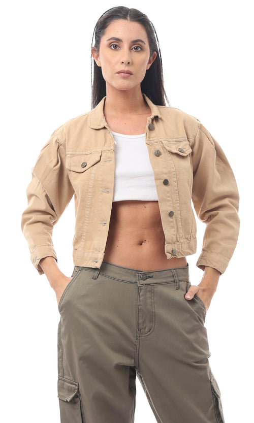 جاكت بأزرار وقصة عادية بيج