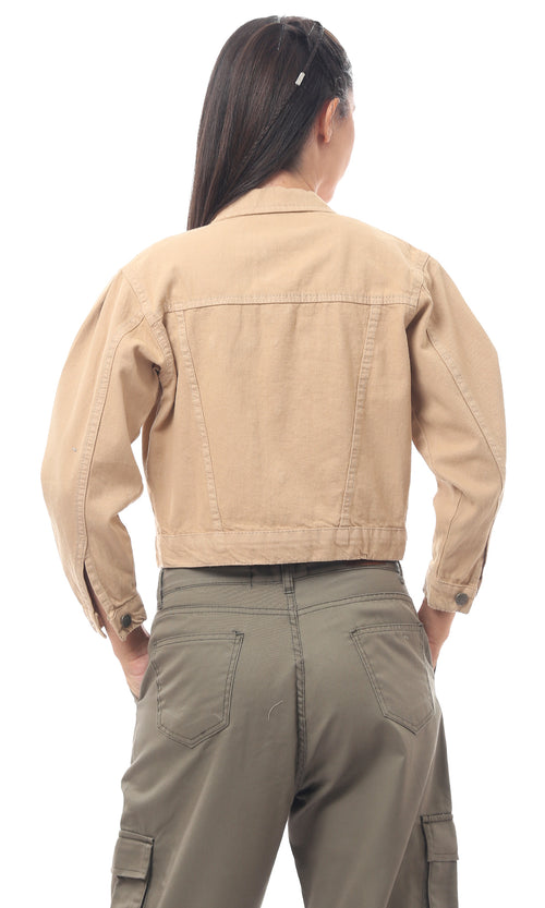 جاكت بأزرار وقصة عادية بيج