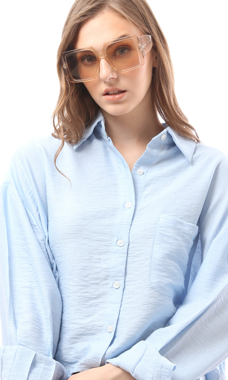 قميص قصير أزرق سماوي مع جيب أمامي