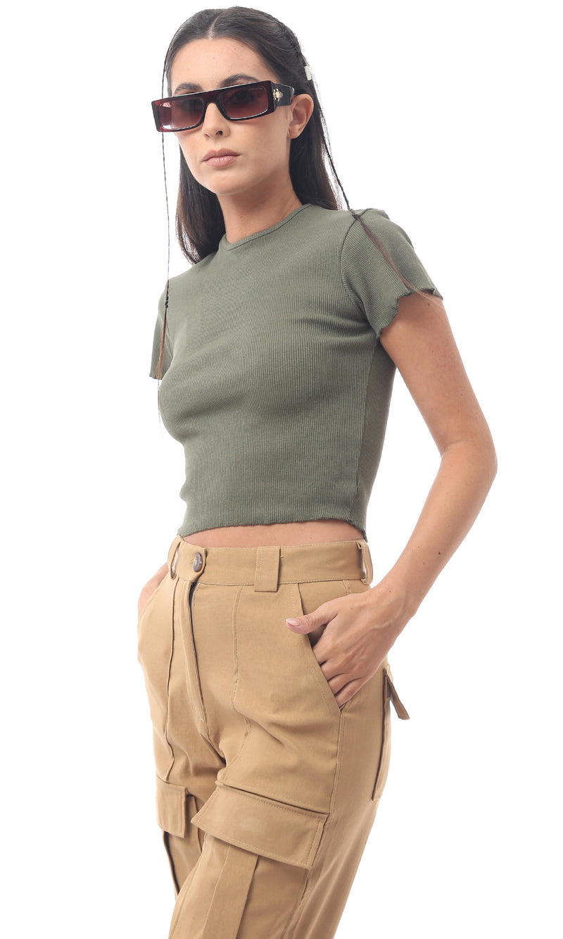 توب قصير أخضر زيتوني سهل الارتداء