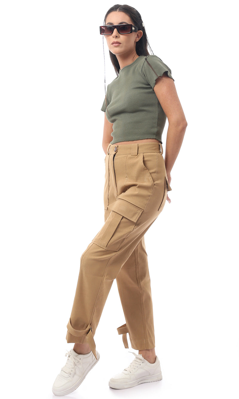 توب قصير أخضر زيتوني سهل الارتداء