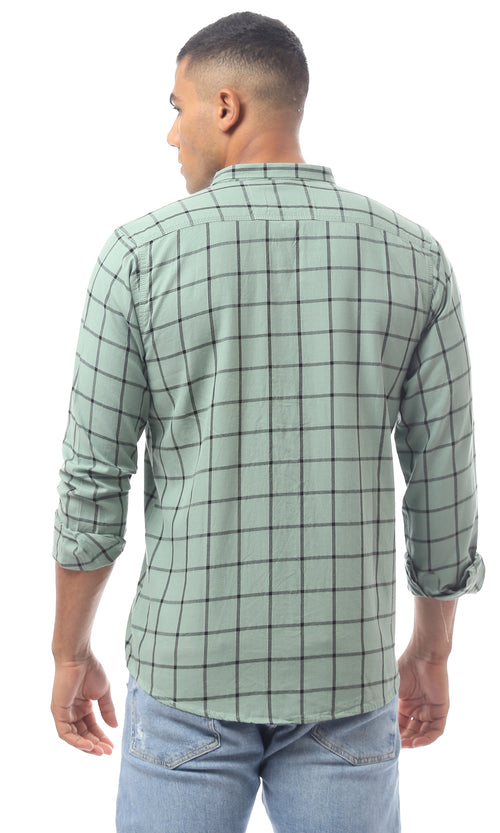 قميص أخضر منقوش بأكمام طويلة