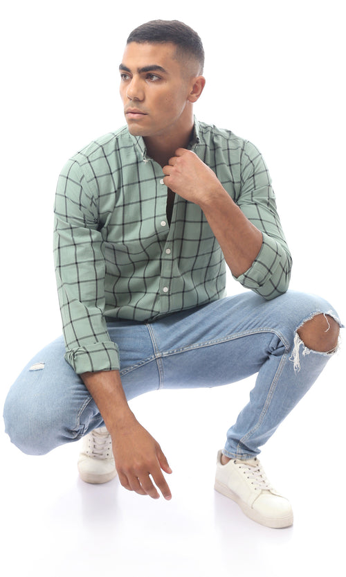 قميص أخضر منقوش بأكمام طويلة