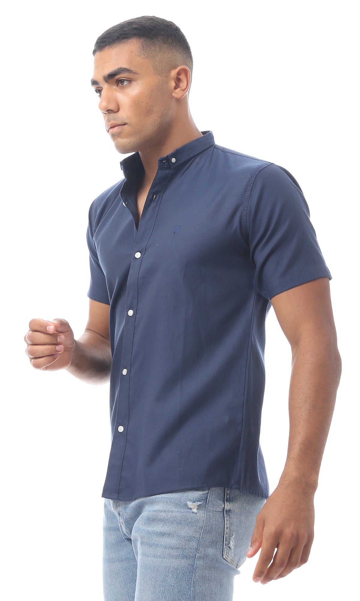 قميص صيفي أزرق غامق سادة بأكمام قصيرة وأزرار
