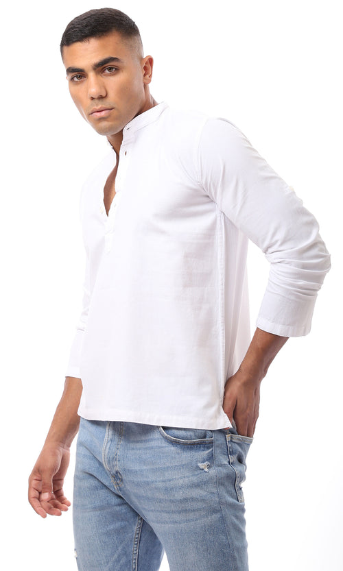 قميص أبيض سادة بياقة وهمية وأزرار