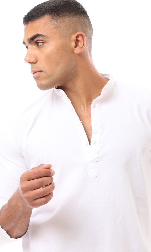 قميص أبيض سادة بياقة وهمية وأزرار