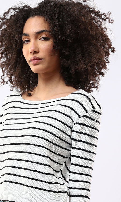 O173082 Black & White Striped Long Sleeves Short Pullover