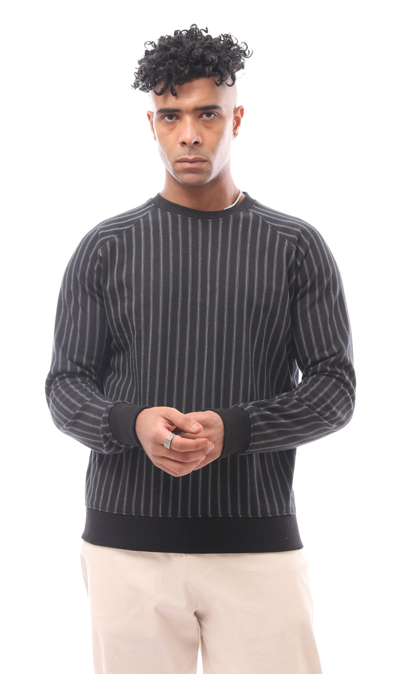 سويت شيرت أسود مخطط برقبة دائرية سهل الارتداء