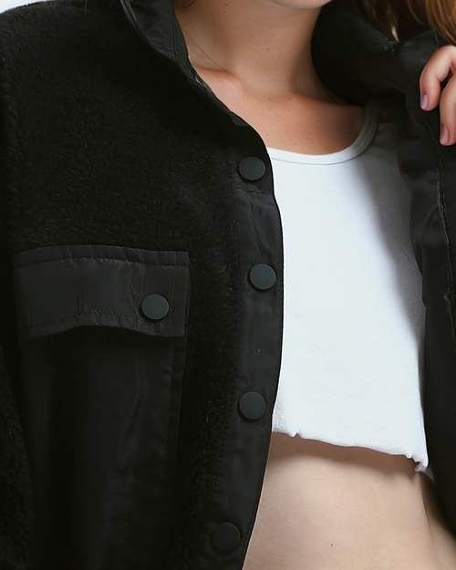 Ravin Cropped Sherpa Fleece Jacket with Contrast Utility Pockets – Black - O175364