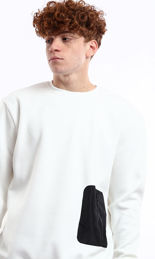 O175665 Off-White Crew Neck Sweatshirt With Zipped Pocket