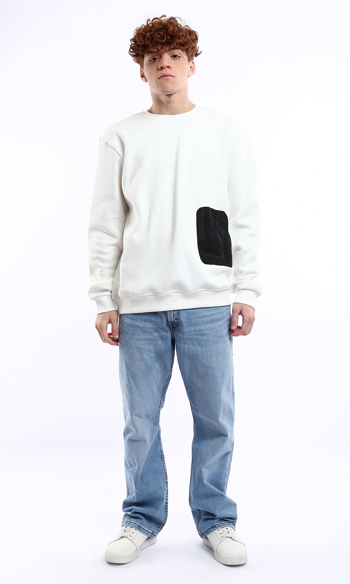 O175665 سويت شيرت Off-White بياقة دائرية وجيب بسحاب