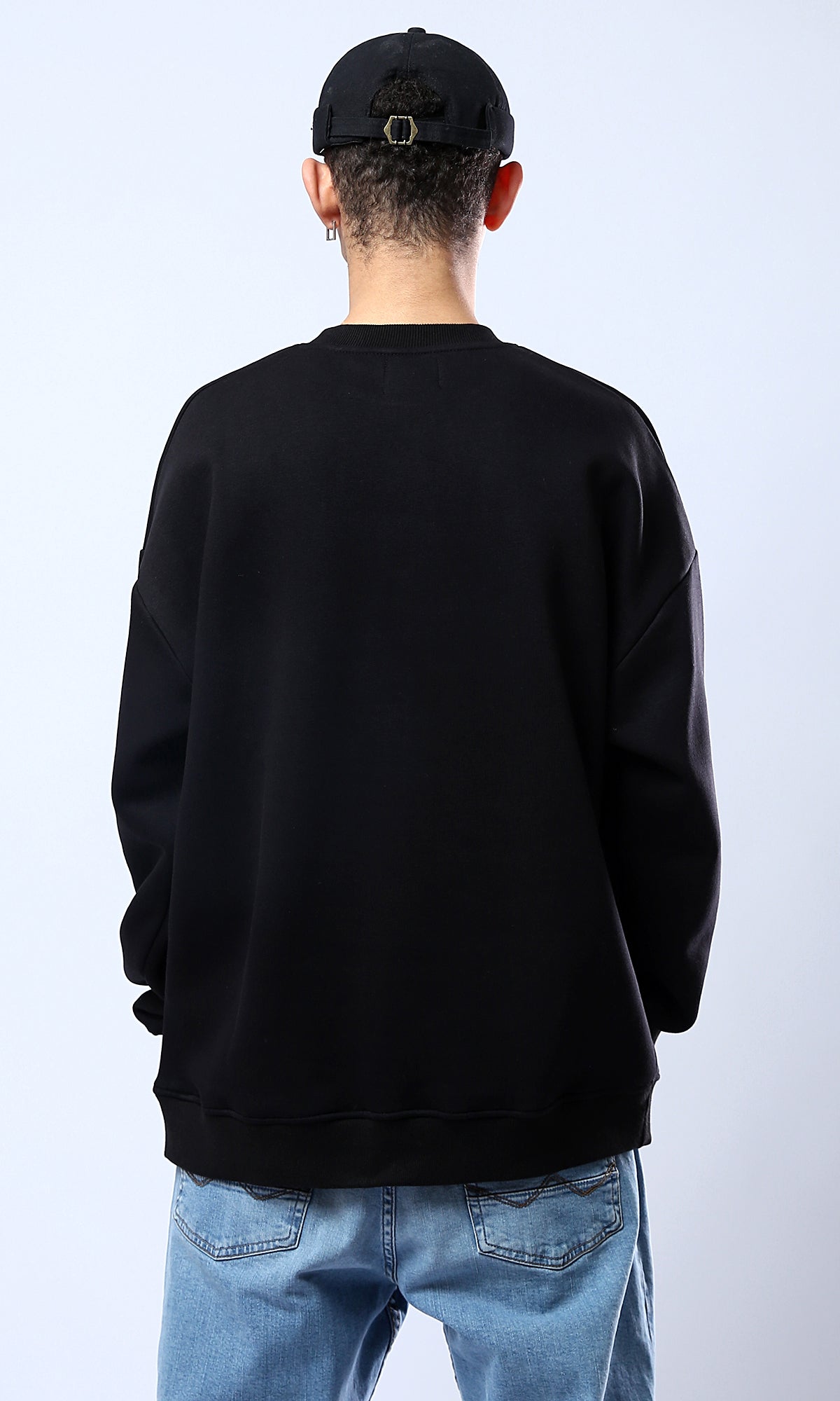 O175667 Black Round Neck Sweatshirt With Front Pocket