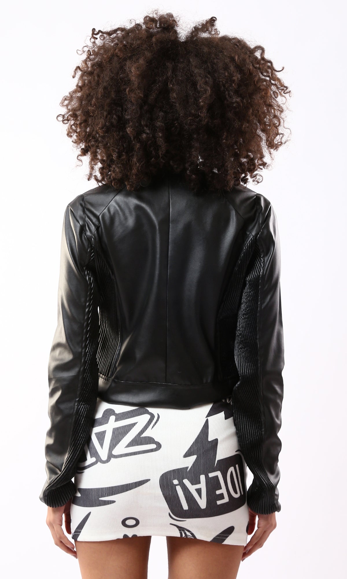 Round Neck Slim Fit Zipped Black Leather Jacket - O176239