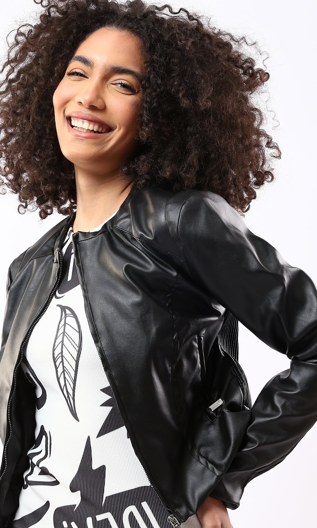 Round Neck Slim Fit Zipped Black Leather Jacket - O176239