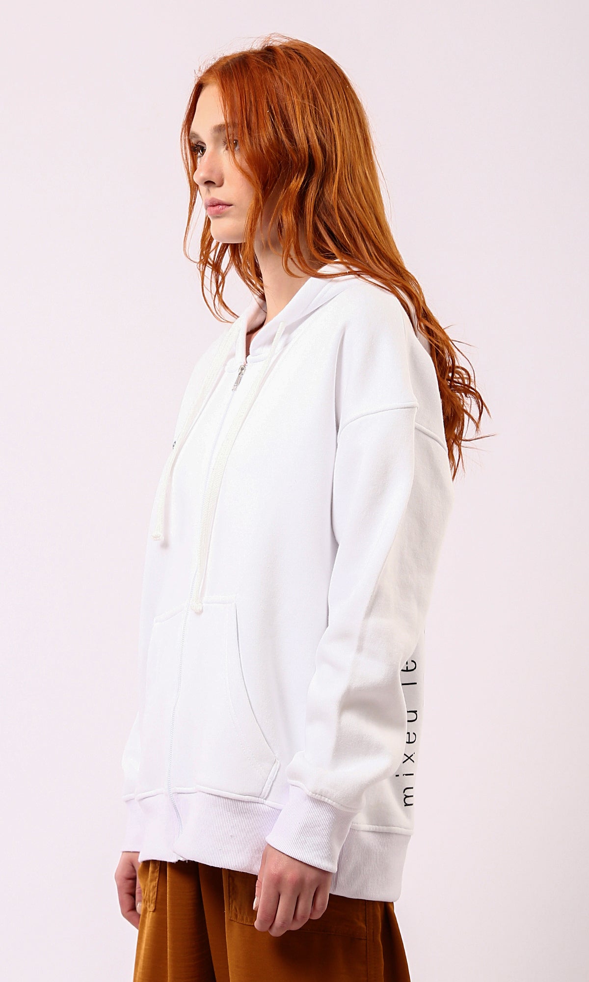 O178217 Long Sleeves Printed White Zipped Sweatshirt