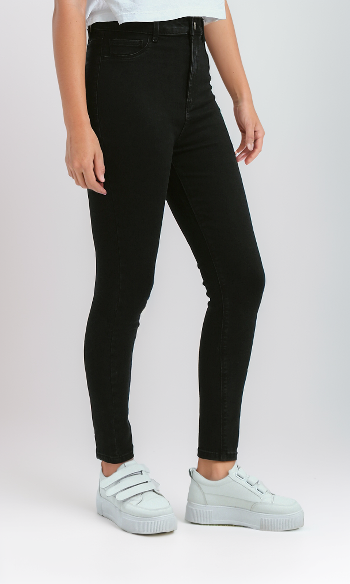 O178229 Solid Black Skinny Jeans With Double Closure