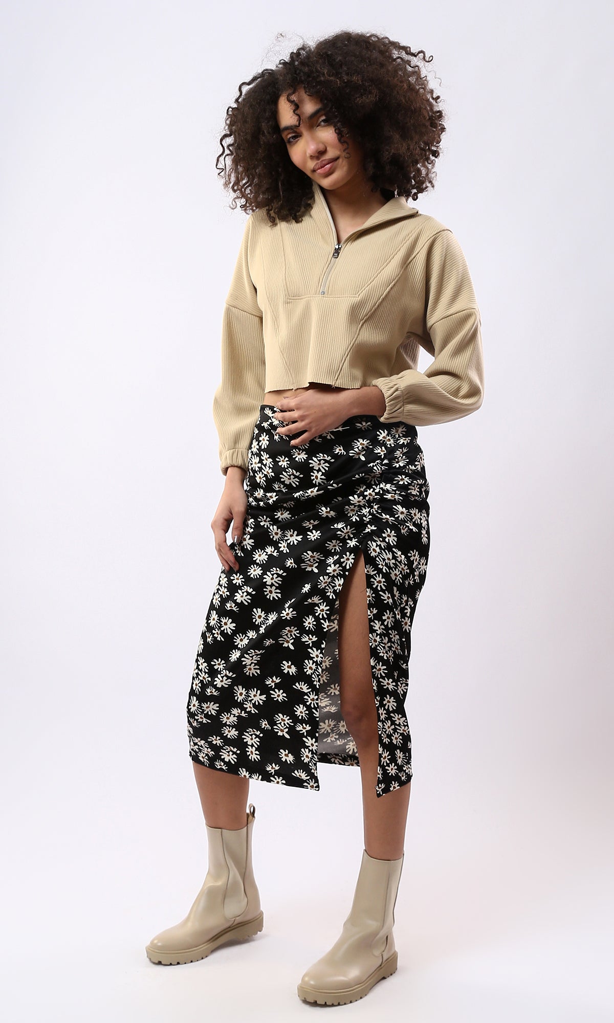 O178289 Floral Elastic Waist Black Skirt With Front Slit