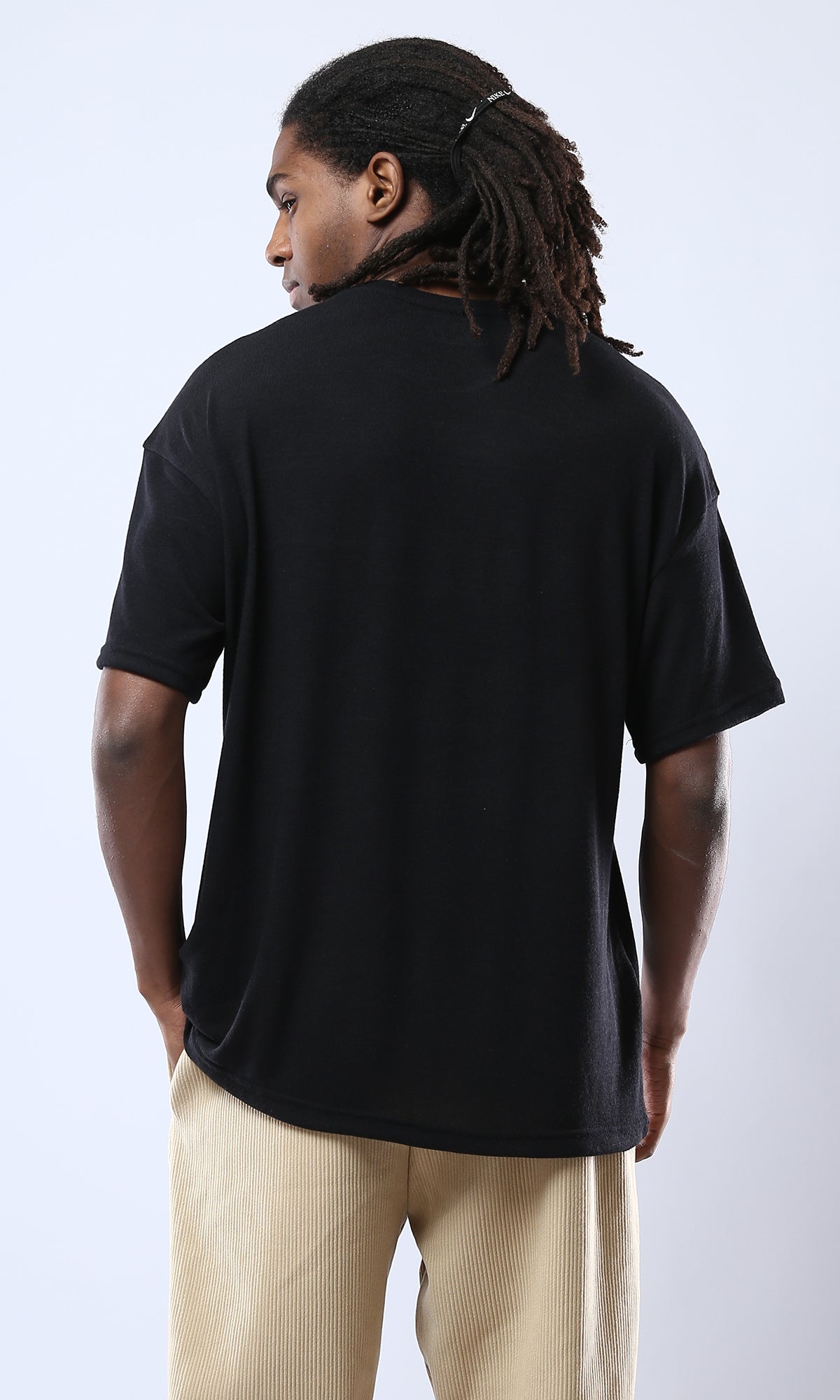 O178883 Lightweight Solid Relaxed Fit Black Tee