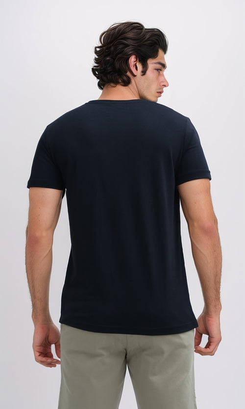 تي شيرت قطن أسود بأكمام قصيرة مطبوع من الأمام