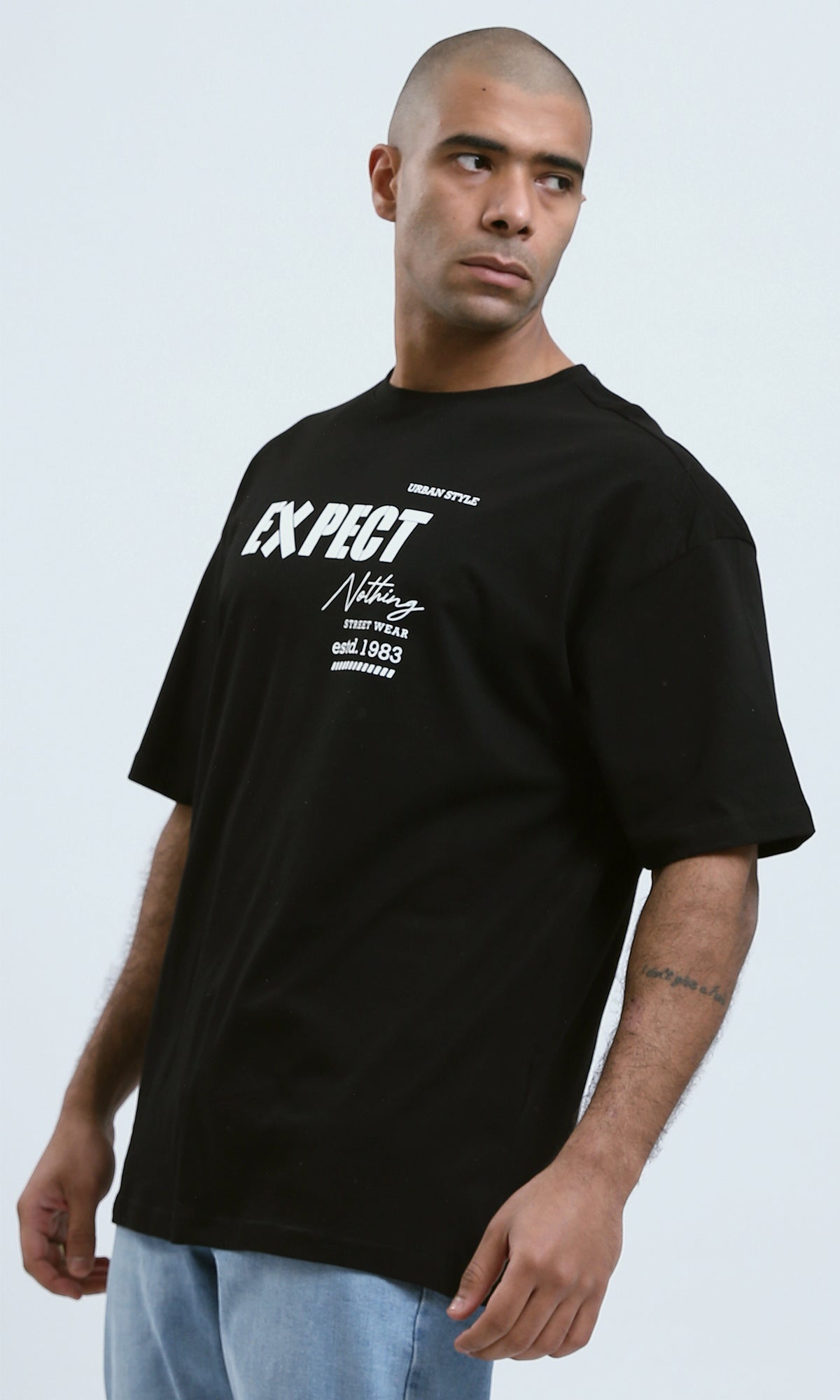 O178979 - Round Neck Elbow Sleeves Black Printed Tee