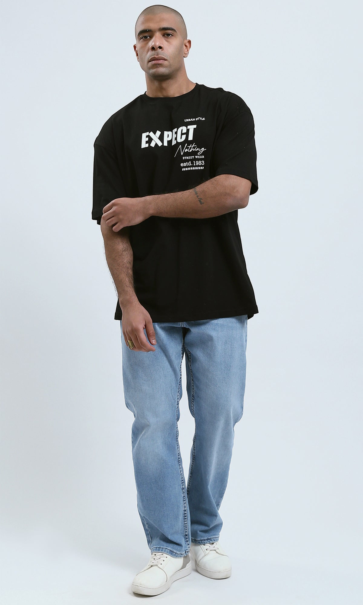 O178979 - Round Neck Elbow Sleeves Black Printed Tee