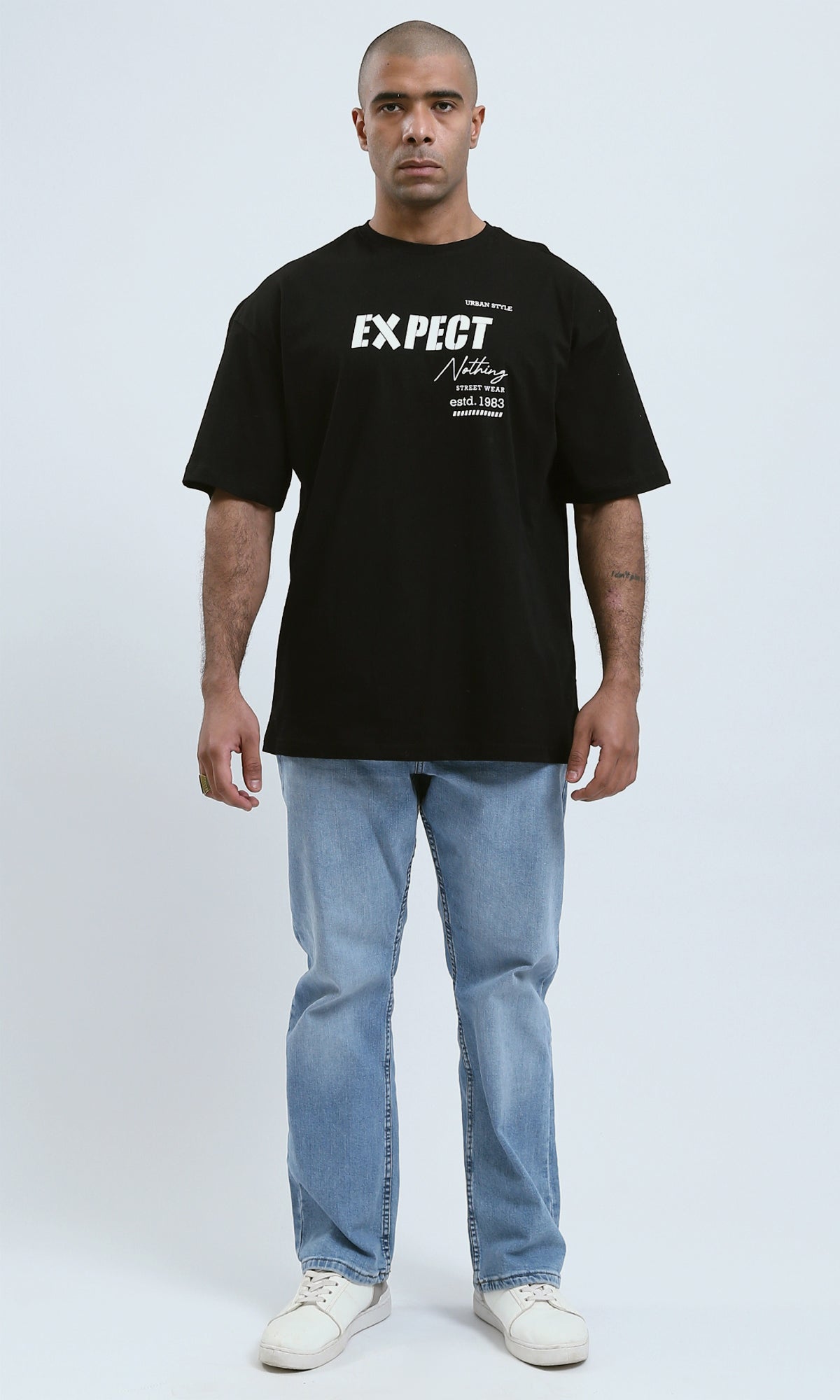 O178979 - Round Neck Elbow Sleeves Black Printed Tee