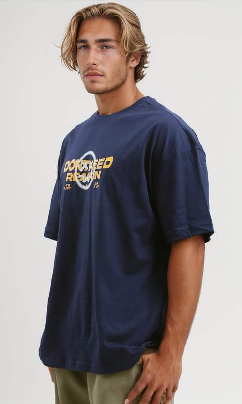 تي شيرت برقبة دائرية كحلي غامق مع طباعة أمامية