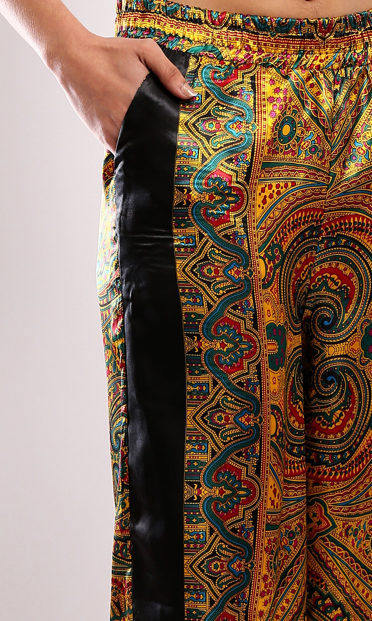 O179127 Fashionable Black & Turquoise Patterned Wide-Leg Pants