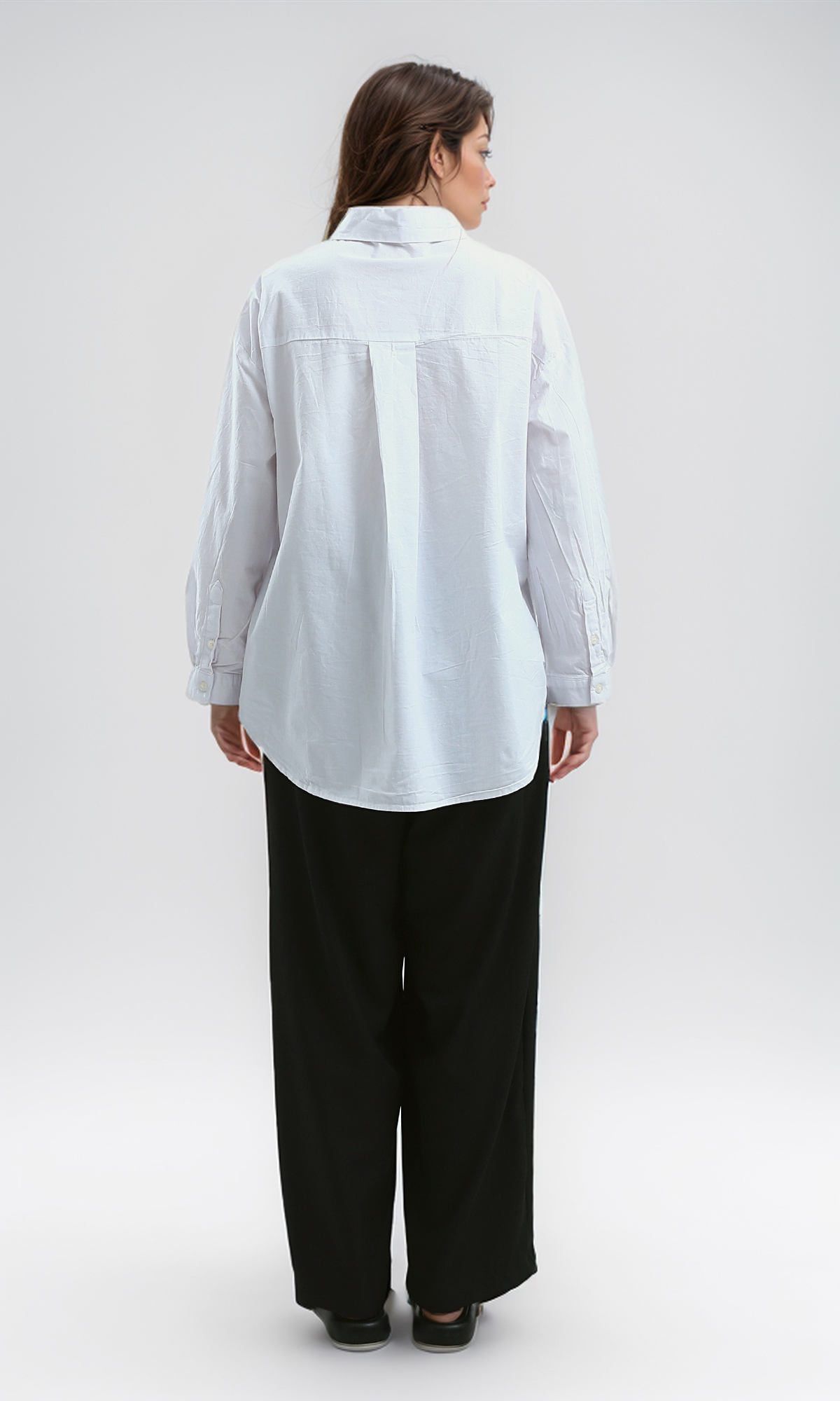 O179207 Full Buttons Down White Shirt With Two Pockets