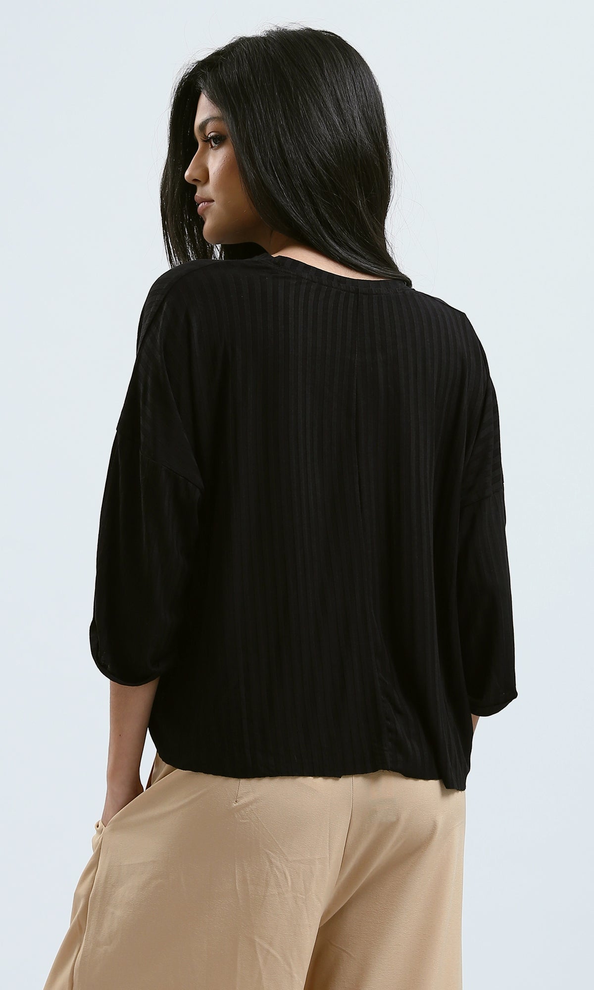 O179653 Ribbed Black Top With Round Neck
