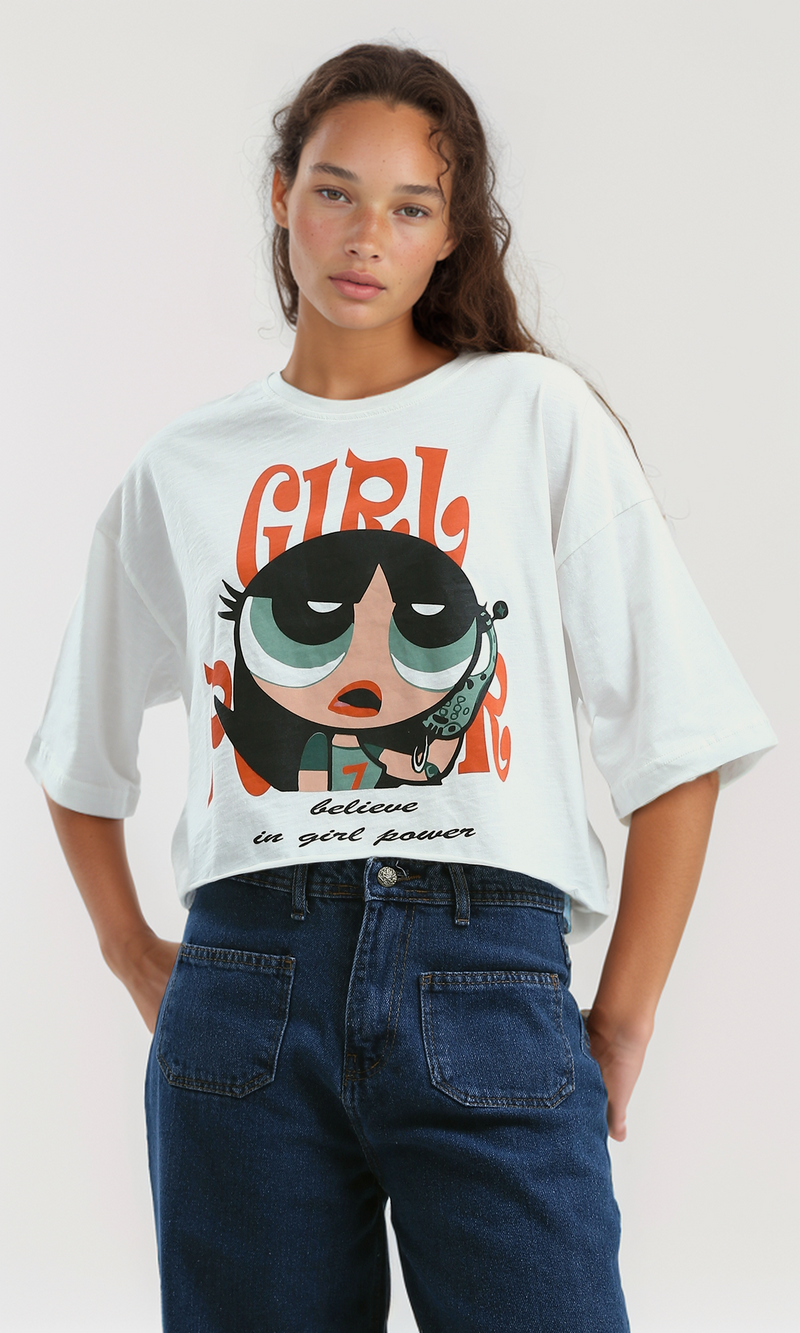 تي شيرت كاجوال أبيض بياقة دائرية وطبعة أمامية