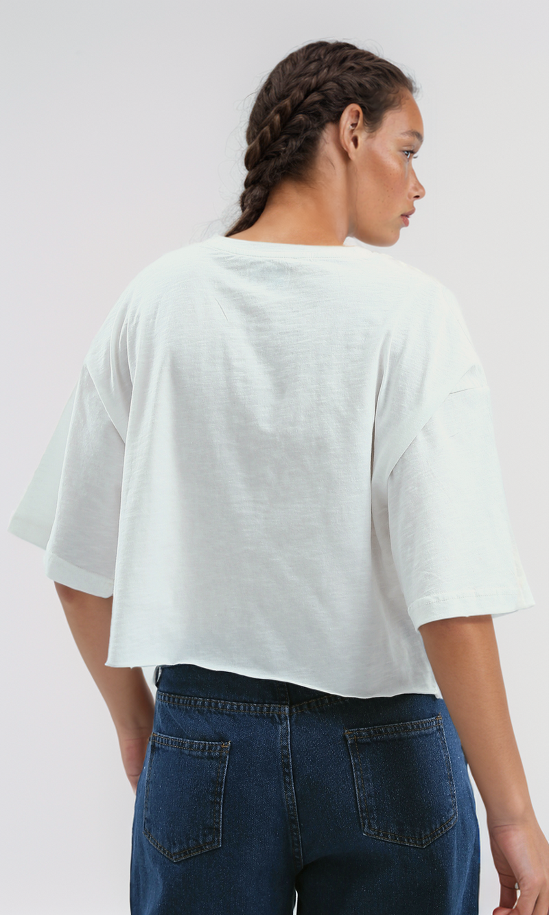 تي شيرت كاجوال أبيض بياقة دائرية وطبعة أمامية