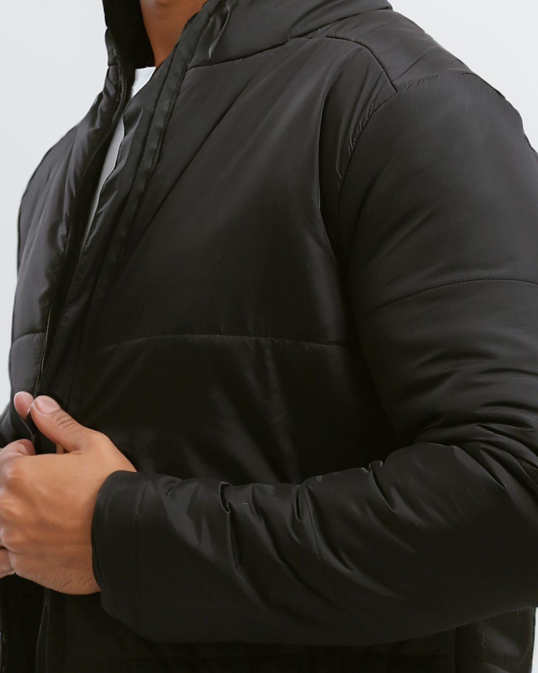 Men's Sleek Matte Black Quilted Puffer Jacket - O180578