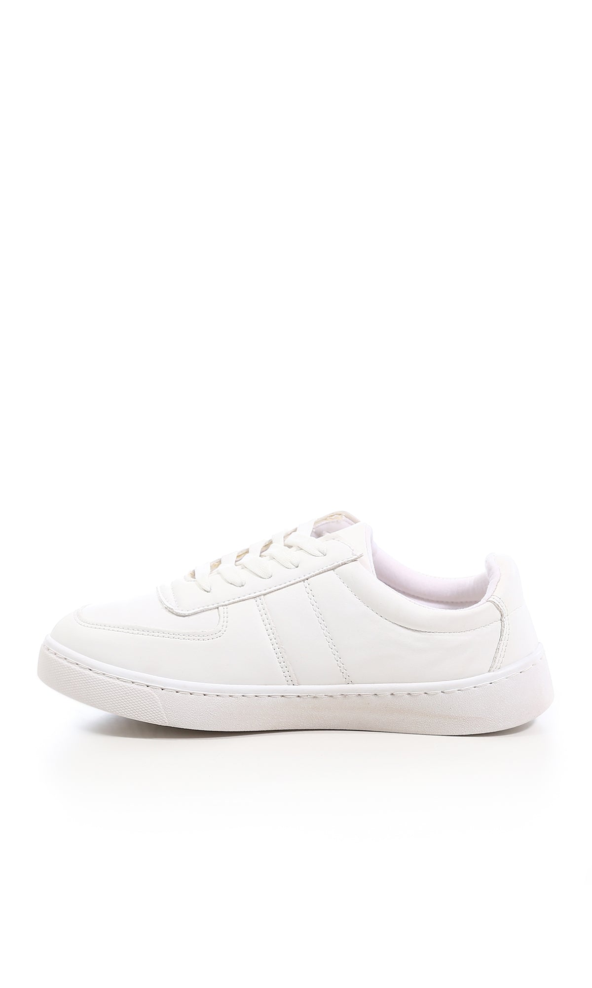 Minimalist White Low-Top Everyday Sneakers - O180622