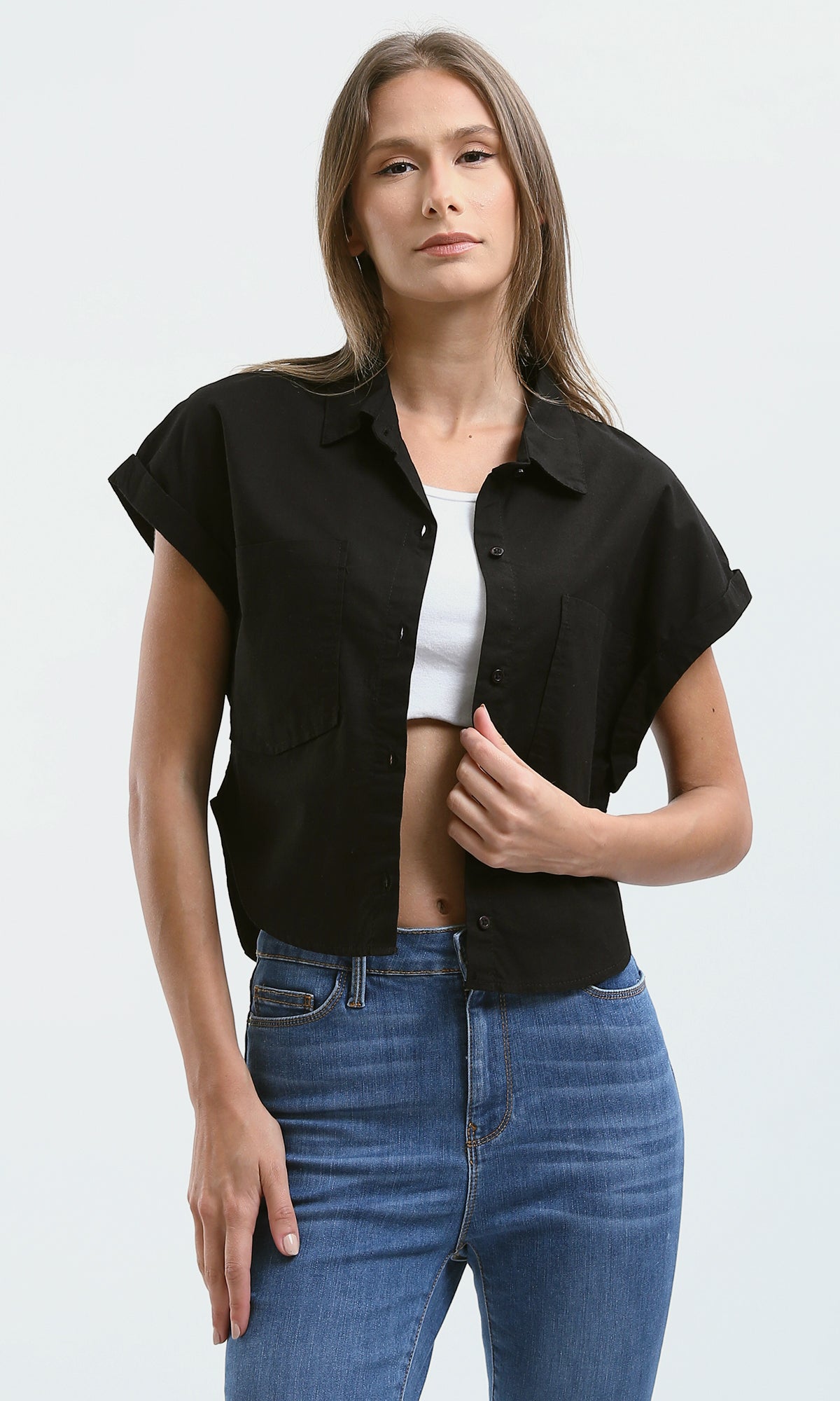 O181643 Classic Collar Black Short Shirt With Front Pockets