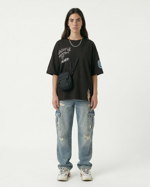 RAVIN | "Boundary Dispute" Oversized Graphic Street Teet - Black - O181671